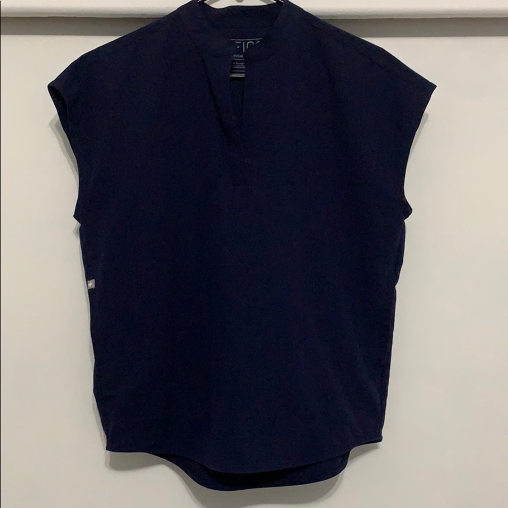 FIGS Navy Blue Rafaela XS top!